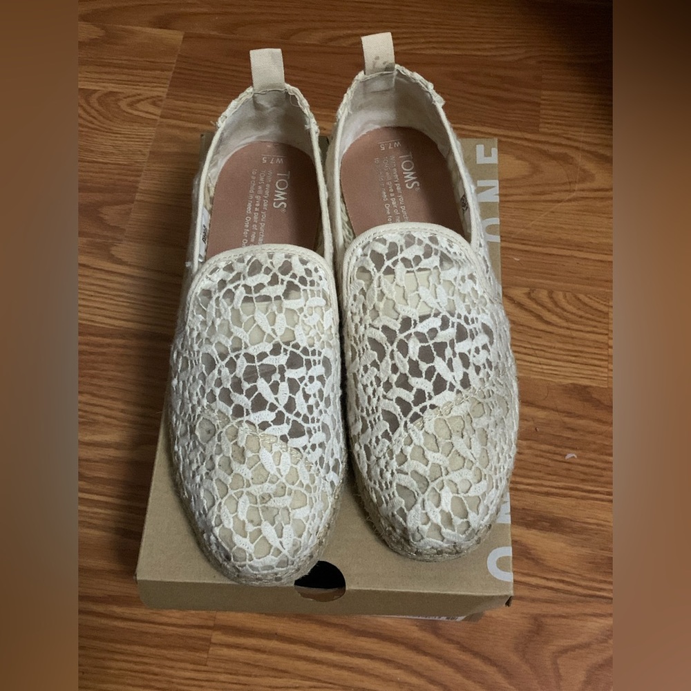Toms alpargatas size 7.5.